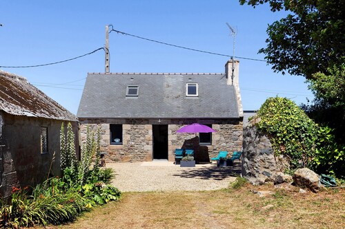 Holiday Home 'Gîte Ty Breizh' with Private Terrace and Wi-Fi