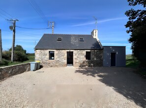 Exterior - Holiday Home 'Gîte Ty Breizh' with Private Terrace and Wi-Fi (Plougrescant)