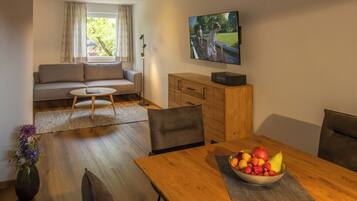 Smart-TV, Tischfußball, Bücher, Stereoanlage