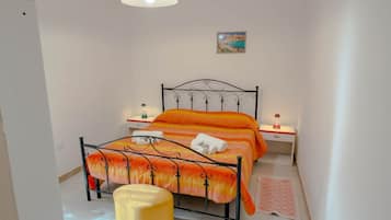 Berço de viagem, roupa de cama, acesso para cadeiras de rodas