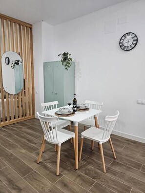 Appartement, 1 lit double et 1 canapé-lit, non-fumeur, climatisation | Restauration