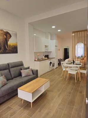 Apartment, 1 Double Bed with Sofa bed, Non Smoking, Air conditioning | Living area - El Tesoro de la Mezquita (Cordoba)