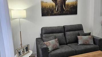 Apartament, 1 llit doble i sofà llit, no fumadors, aire condicionat | Sala d'estar