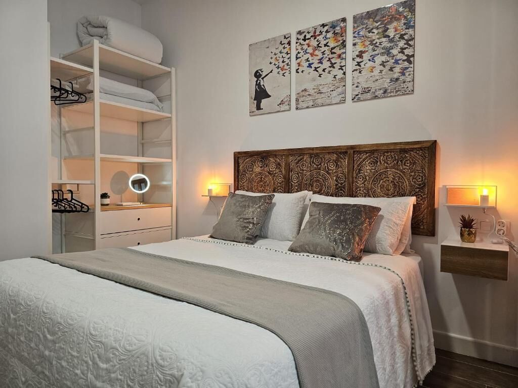 Cortines opaques, planxa i posts de planxar i wifi gratuïta 