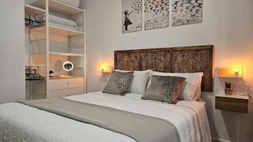 Cortines opaques, planxa i posts de planxar i wifi gratuïta