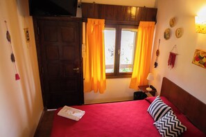 Internet, bed sheets - Small double room with private bathroom in Hosería Las Grullas (Villa Gesell)