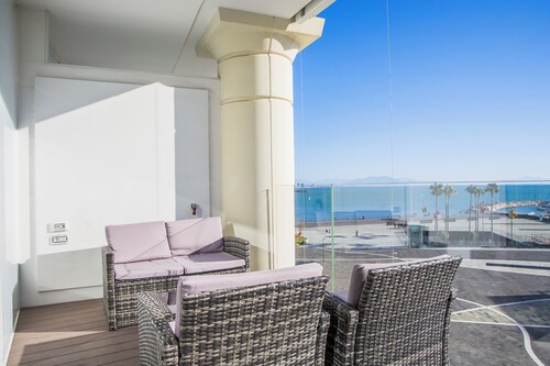 Luxury Seafront Apartment Private Terrace Crescent
