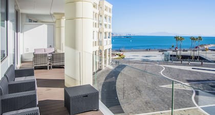 Luxury Seafront Apartment Private Terrace Crescent