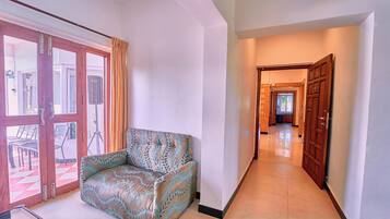 Premium Room, Courtyard View | Interior