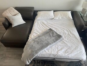 2 bedrooms, Internet, bed sheets - SUMMER DISCOUNT! Beachfront 2B/2B Vacation Condo Carlos Pointe 221. Amazing Views! EVERYTHING BRAND NEW! (Fort Myers Beach)