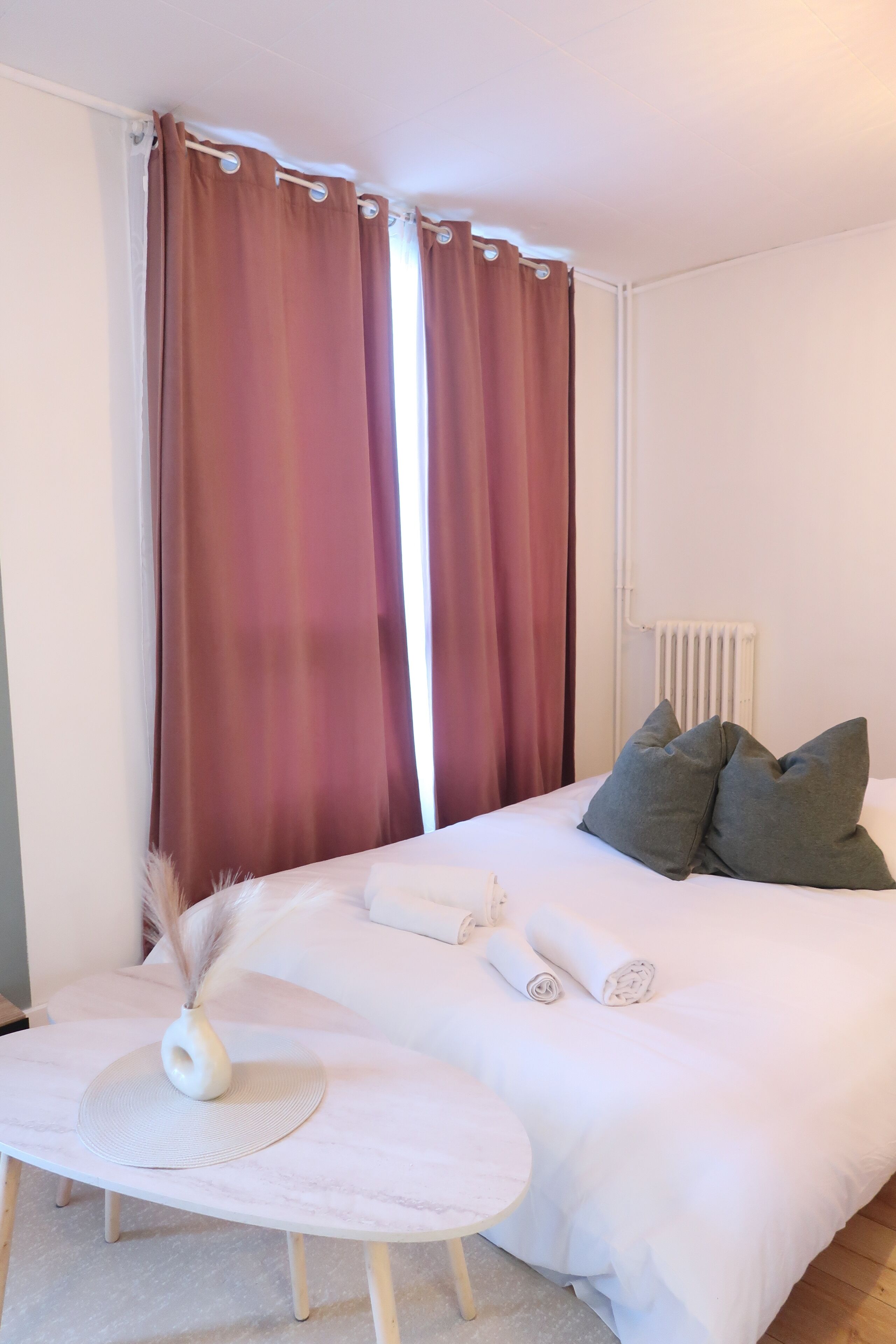 Internet, bed sheets