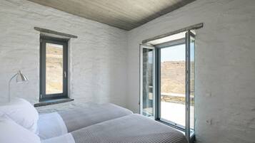 Soundproofing, free WiFi, bed sheets