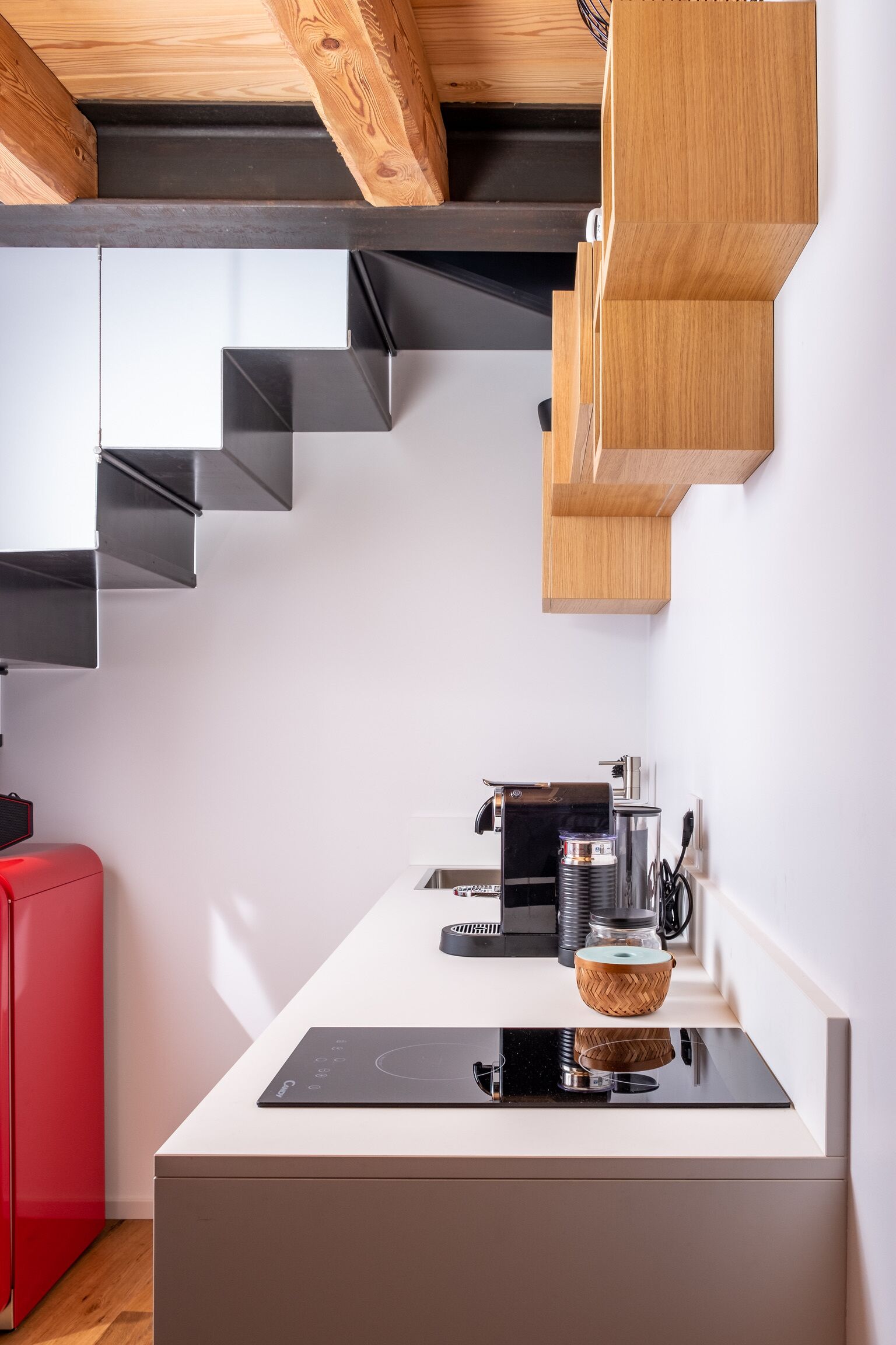 Kühlschrank, Mikrowelle, Herdplatte, Geschirrspüler