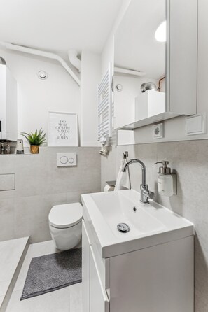 Bruser, hårtørrer, håndklæder, Sæbe