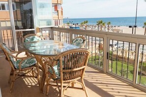 Outdoor dining - Vrbo Property (Fuengirola)