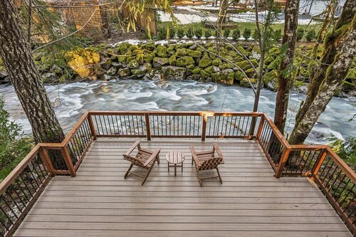 Coal Creek Cabin | hot tub, creek