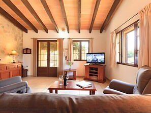 TV - Villas2meet Son Segarut: Perfect Family Villa Near Manacor in a Natural Setting (Manacor)