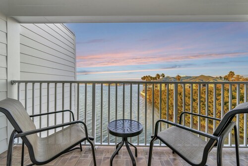 Waterfront Resort Condo Balcony Heated Pool
