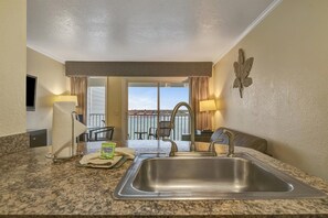 1 bedroom, Internet - Waterfront Resort Condo Balcony Heated Pool (Tampa)