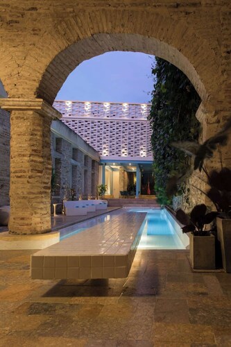 NOK Award Winning 4BR Villa wih Pool at Getsemani