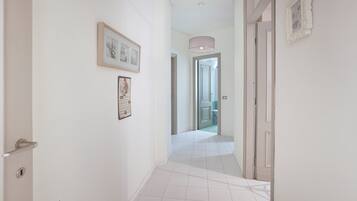 Apartemen, balkon, pemandangan laut terbatas | Interior