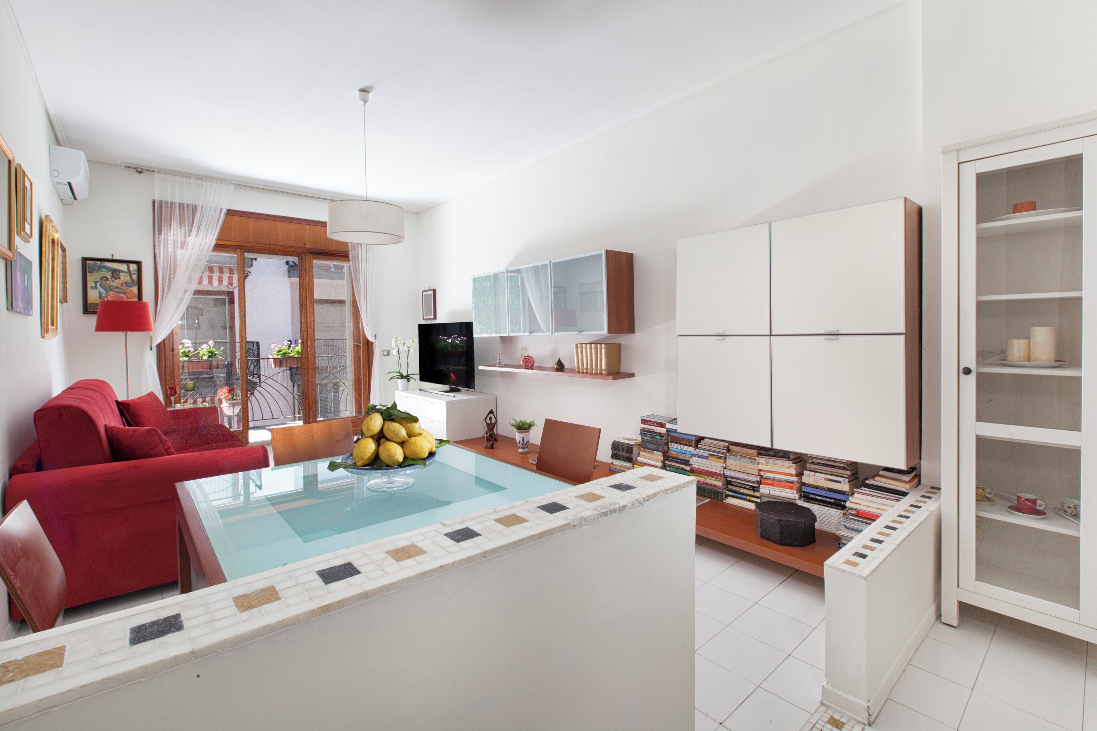 Apartment, Balkon, eingeschränkter Meerblick | Wohnbereich | 32-Zoll-Flachbildfernseher mit Digitalempfang