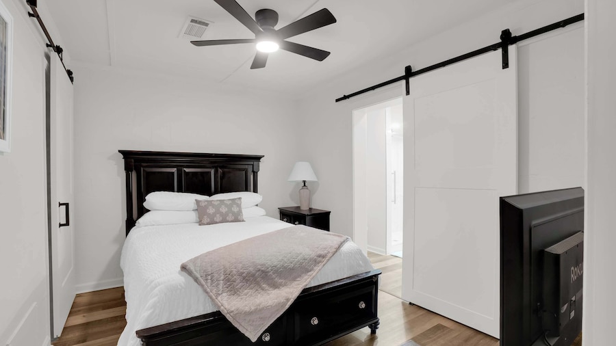 Lakefront Cabin With Private Dock