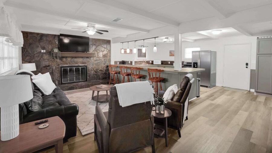 Lakefront Cabin With Private Dock