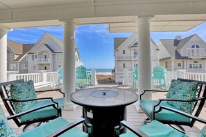 Terrace/patio - Beautiful 5 Bedroom oceanfront home with community pool (North Topsail Beach)
