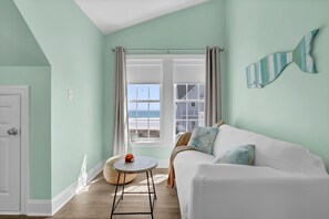 Smart TV - Beautiful 5 Bedroom oceanfront home with community pool (North Topsail Beach)