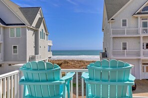 Property grounds - Beautiful 5 Bedroom oceanfront home with community pool (North Topsail Beach)