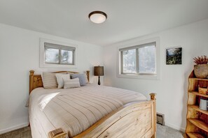 3 bedrooms, iron/ironing board, travel cot, free WiFi