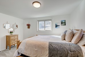 3 bedrooms, iron/ironing board, travel cot, free WiFi