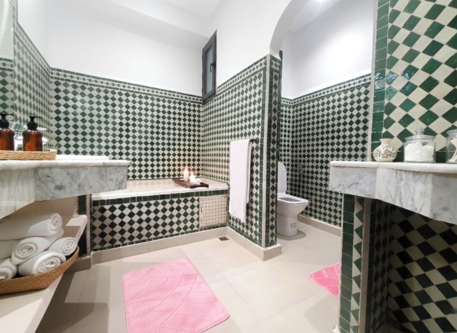 Appartement Confort | Salle de bain | Douche, serviettes fournies, savon, shampoing