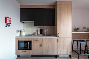 Studio, Non Smoking | Private kitchen