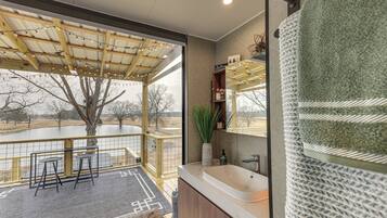 House (1 Bedroom) | Interior