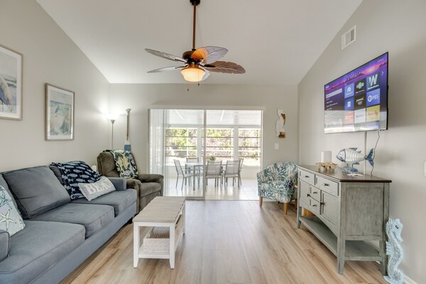 Beach Days & Poolside Fun! Englewood Home W/ Yard - Englewood, FL