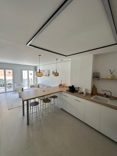 SUN TROPEZ :  Élégance et prestige à Port Grimaud.