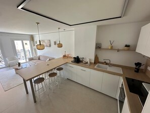 Private kitchen - SUN TROPEZ: Enjoy a unique setting between canals and the Mediterranean (Port Grimaud)