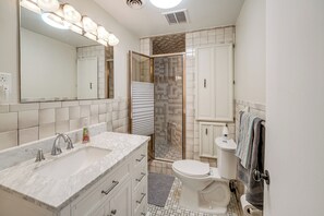 House (2 Bedrooms) | Interior - Pool Table + Private Porch: Peaceful Apt in Belle (Belle)