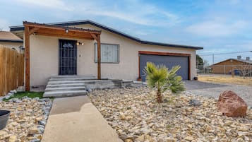 Casa (3 Bedrooms) | Vista frontal de la propiedad