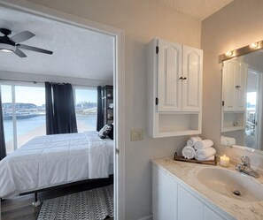 2 bedrooms, desk, iron/ironing board, travel crib - Stillwater Shores Lakefront 2bd/2BA Pool, Hot Tub 6PP (Village of Four Seasons)