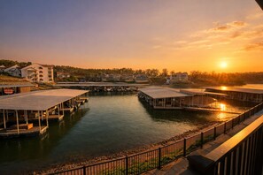 Property grounds - Stillwater Shores Lakefront 2bd/2BA Pool, Hot Tub 6PP (Village of Four Seasons)