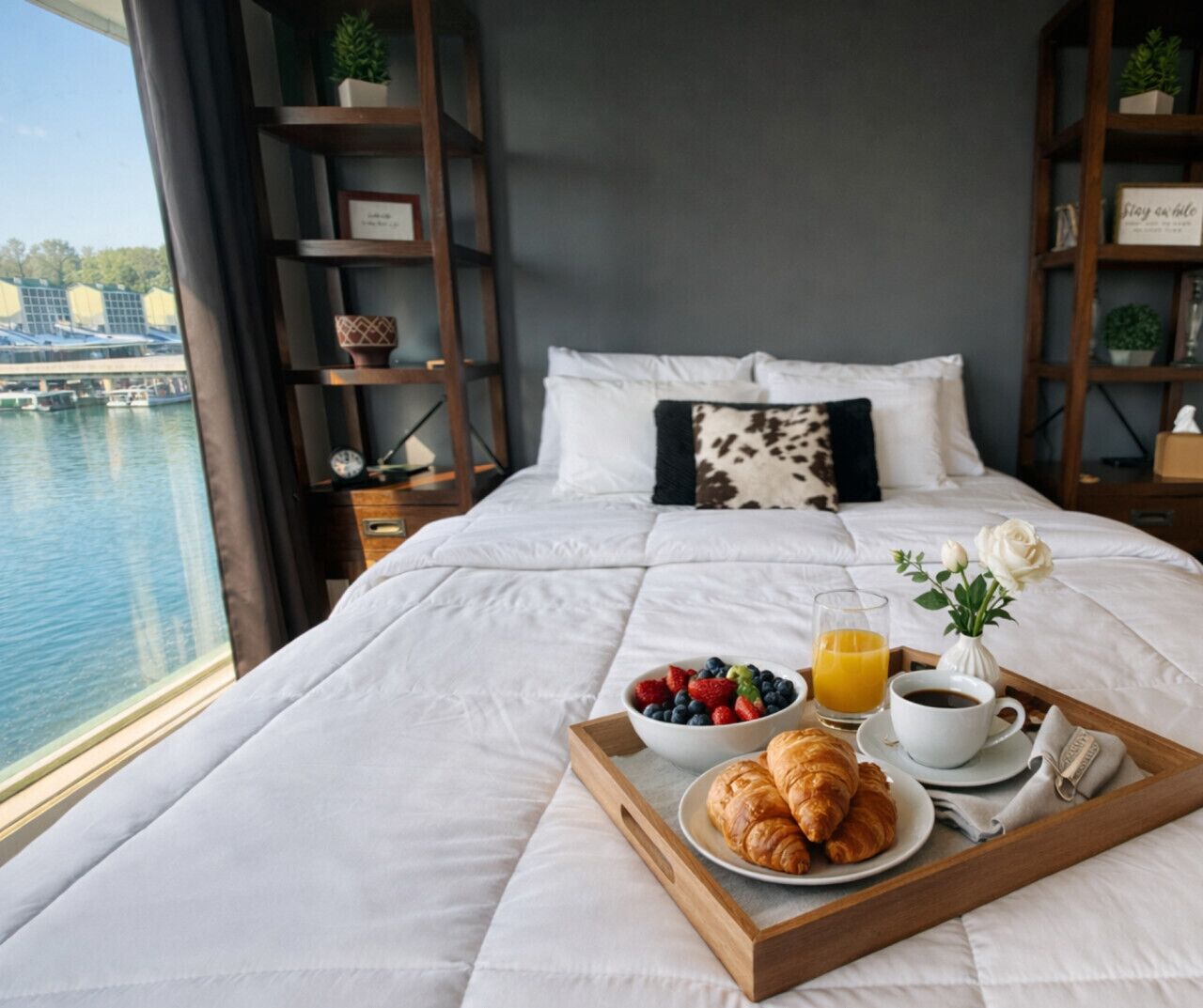 Bureau, fer et planche à repasser, lit parapluie, Wi-Fi