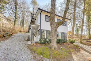 Interior - Gazebo, Fire Pit! Woodsy Cabin By Black Rock Mtn (Mountain City)
