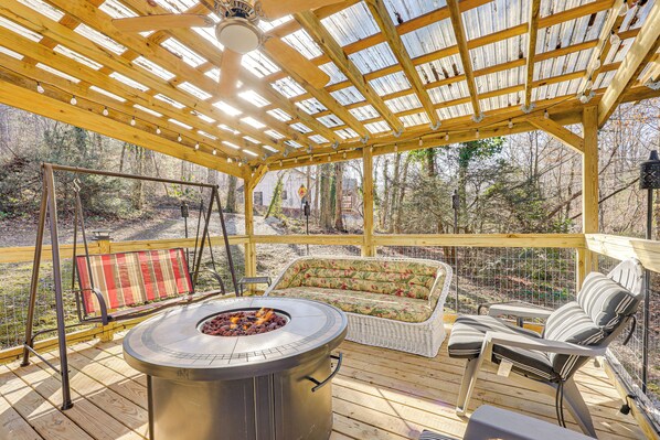 A covered deck with a fire pit, wicker furniture, and a swing set. - Gazebo, Fire Pit! Woodsy Cabin By Black Rock Mtn (Mountain City)