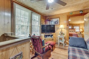 Interior - Gazebo, Fire Pit! Woodsy Cabin By Black Rock Mtn (Mountain City)