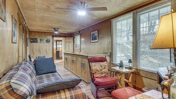 House (2 Bedrooms) | Interior