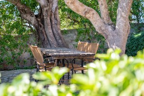 Outdoor dining - Villas2meet Sa Caseta Manacor – Mallorcan Charm near Rafa Nadal Academy (Manacor)