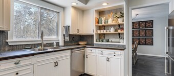 Family Fun on Lake Bemidji! Spacious Home w/ Yard